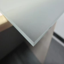 Chine Le verre trempé pour la conception de garde-corps en acier inoxydable fabricant