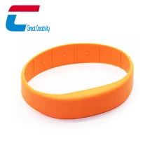 China Custom OEM RFID Rubber Wristbands For Events manufacturer
