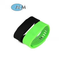 China Einstellbarer passiver RFID-Armbandpreis Silikon-RFID-Armband NFC TAG Wasserdichtes Smart-RFID-Armband Hersteller