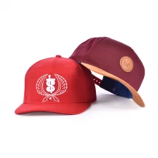 Китай Бейсбольные кепки вышивки 3d, кожаные заплаты бейсбольных кепок изготовленные на заказ производителя
