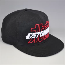 الصين المطرزة مخصصة فاتورة شقة القبعات snapback الصانع