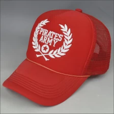 Chine 3D rouge broderie de chapeau de maille en gros fabricant
