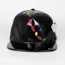 China Stickereifirmenzeichen snapback Lederhut mit Ihrem eigenen Logo Hersteller