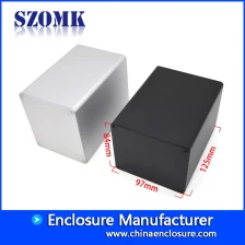 中国 small order brushed extruded aluminum junction enclosure with heat sink for electronic device size 125*97*84mm メーカー