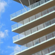 Chine Fournisseur de Chine sécurité garde-corps verre, prix d’usine de verre incurvé balcon, fabricant de verre de balustrade d'escalier fabricant