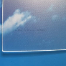 Chine 3,2 mm bas fer Mistlite solaire en verre trempé, 3,2 mm Ultra clair verre solaire Mistlite, 3,2 mm photovoltaïque solaire verre trempé fabricant