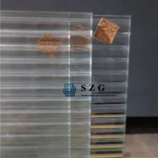 Chine Verre cannelé trempé ultra-clair de 8 mm, verre laminé trempé à faible teneur en fer, verre intérieur pour cloison et salle de bain fabricant