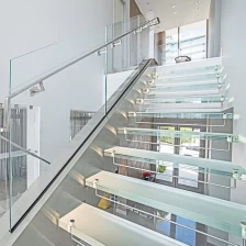 porcelana Diseño de escaleras flotantes de vidrio moderno, escalera de vidrio laminada flotante, estructural, escalera flotante escalera con sistema de barandilla de vidrio fabricante