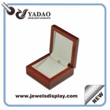 China 2016 classic design nature red piano finish wooden pendant /necklace box manufacturer