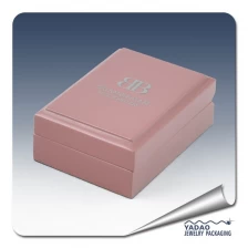 China 2016 fashion design light pink color wooden pendant/ necklace box manufacturer