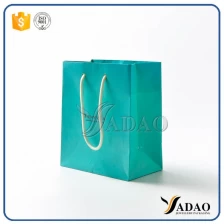 Cina 2017 vendita fatta a mano piuttosto elegante con stringhe bianche sfuse verdi / verde oliva buoni sacchetti di carta sacchetti per lo shopping per confezioni di gioielli / vestiti produttore