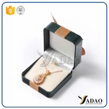 Chine 2018 nouvelle arrivée en gros boîte à bijoux personnalisé paquet avec l'impression de logo gratuit dans le prix usine fabricant