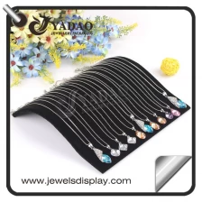 porcelana Hermosa acrílico titular de soporte de exhibición pandent collar negro made in China fabricante