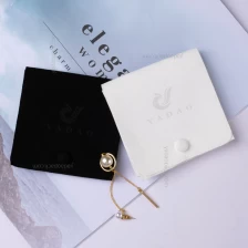 الصين أسود أبيض رمادي جودة عالية زر لينة الحقيبة شعار مخصص تغليف المجوهرات ستوكات الصانع