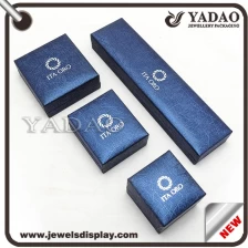 porcelana Caja de plástico azul anillo de la joyería con su logotipo fabricante