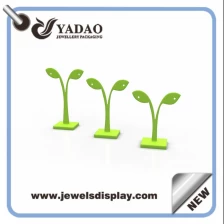 Cina Cina fabbrica di gioielli display verde stand personalizzati per il contatore gioielleria e finestra vetrina acrilica albero esposizione dell'orecchino produttore