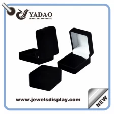 porcelana China proveedor de terciopelo negro caja del anillo de la joyería con su logotipo fabricante