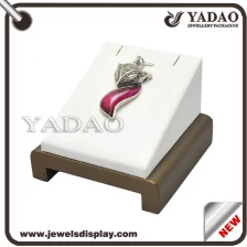 China China supplier can customized wooden covered to leather jewelry display pendant stand manufacturer