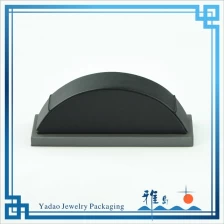 China Classic Black leatherette jewelry display ramp for Bracelet display with factory price manufacturer