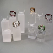 China stand de exibição de jóias de acrílico transparente para o suporte de design de jóias anel personalizado ring fabricante