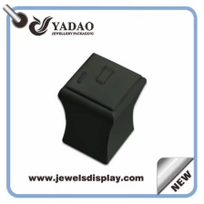 Κίνα Προσαρμοσμένη PU δέρμα και MDF περίπτερο δαχτυλίδι εκθέτη, στηρίγματα οθόνη δαχτυλίδι, δαχτυλίδι μετρητή παρουσίαση για πάγκο του καταστήματος κοσμήματα και το παράθυρο χονδρικής κατασκευαστής