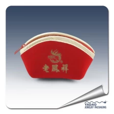 中国 カスタムかわいい赤のスエードのジュエリーポーチ、スエード宝石袋、ジッパー卸売スエードポーチ メーカー