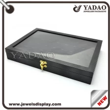 China Benutzerdefinierte handgefertigte stapelbare Acryl Anhänger Nacklace Ring Display Tabletts Hersteller
