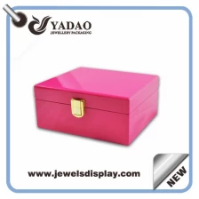 China Caixa de jóias personalizadas de madeira para armazenamento de jóias fabricante