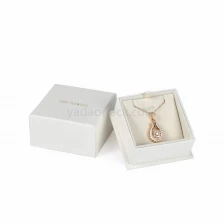 中国 Customize jewelry packaging box paper box pendant earring gift box with separated lid メーカー