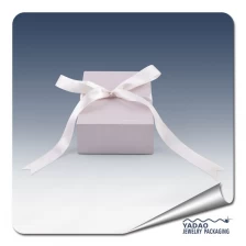 Cina Personalizzato scatola di gioielli viola bella per la collana o ciondolo con prezzo di fabbrica produttore