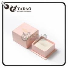 Κίνα Προσαρμοσμένο χαρτί πλαίσιο με λευκό βελούδο εσωτερικό δαχτυλίδι επίδειξης και ζεστό πώλησης σε JCK πακέτο. κατασκευαστής