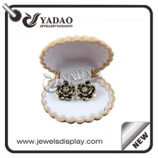 China Cute sea shell shape jewelry box with customized insert suitable for ring, necklace and earring. manufacturer