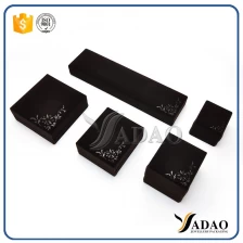 Chine Economie boîte de cadeau de bijoux en plastique noir soft touch petits coffrets cadeaux à vendre fabricant