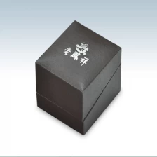 China Preço de fábrica caixa de presente prata couro hot stamping anel com a inserção de veludo branco fabricante