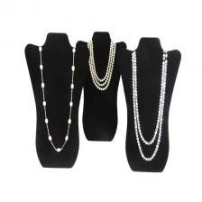 China Mode schwarzen Samt Hals Büste Display Schmuck-Display für Halskette aus China Design Hersteller