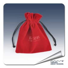 China Moda jóias vermelho bolsa bolsa de veludo para o saco de compras de jóias com uma corda e logotipo do fabricante China fabricante