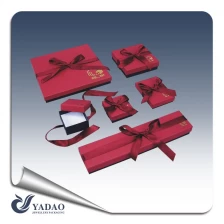 Китай Изысканные ювелирные изделия бумага упаковочная коробка с лентой для ювелирного магазина и ювелирного упаковки производителя