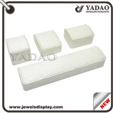 China Boa qualidade plástica caixa de jóias de couro para colar pingente anel etc. fabricados na China fabricante