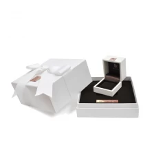 China High End Custom White Pu Leder Hochzeit Propose Double Plastic Ring Box Hersteller