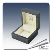 China Laca high-end caixa de jóias de madeira para o anel de fabricação chinesa fabricante