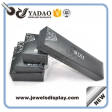 Chine Haute en plastique boîte de bijoux cadeau de fin avec du papier de cuir noir et tissu doux fabricant