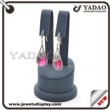China High quality brown leather jewelry display stand for earring pendant jewelry store made in China manufacturer