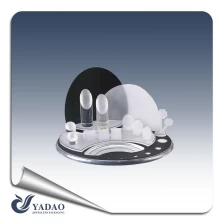 porcelana Moda de alta calidad NUEVOS PRODUCTOS Negro Blanco Exhibición de joyería de acrílico Soportes El tamaño es de 550 450 400 mm de Yadao en China fabricante