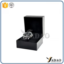China Alta qualidade relógio de plástico caixa de exibição pulseira com travesseiro feito na China fabricante