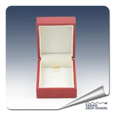 Chine Rouges coffrets cadeaux coffrets à bijoux de bijoux de haute qualité en bois pour forfait anneau libre logo d'impression et peut CustomE fabriqués en Chine fabricant