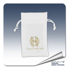 China Hochwertigem weichem Schmuckverpackung Samtbeutel mit Gold gestempelt Logo für Schmuck-Shop Hersteller