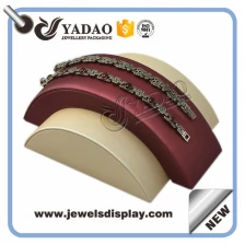 Chine La quantité élevée affichage collier pendentif bijoux en cuir support fait en Chine fabricant