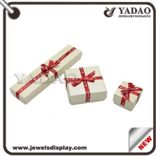 Cina Imballaggio dei monili scatole riciclate scatola di carta marchio e stampe su misura per Jewelry Box gratis con confezione regalo nastro Fornitore produttore