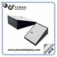 Κίνα Δερμάτινο μαύρο και άσπρο δαχτυλίδι κοσμήματα Δίσκος με το λογότυπό σας που κατασκευάζονται στην Κίνα κατασκευαστής