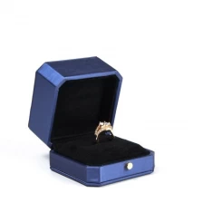 Κίνα Πολυτελή διαμάντι δαχτυλίδι κοσμήματα κοσμήματα συσκευασία PU δέρμα στυλ Chirstmas δώρο Διακοσμητικό κουτί πόρπη κουτί κατασκευαστής